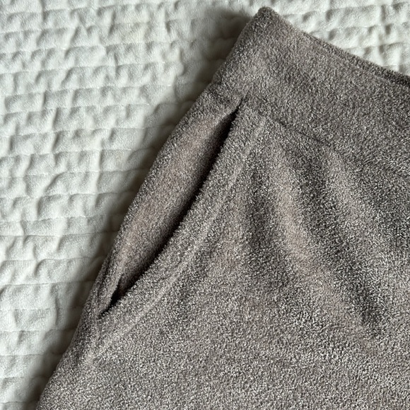 Barefoot Dreams CozyChic Ultra Lite Classic Shorts in Pewter - Picture 6 of 9